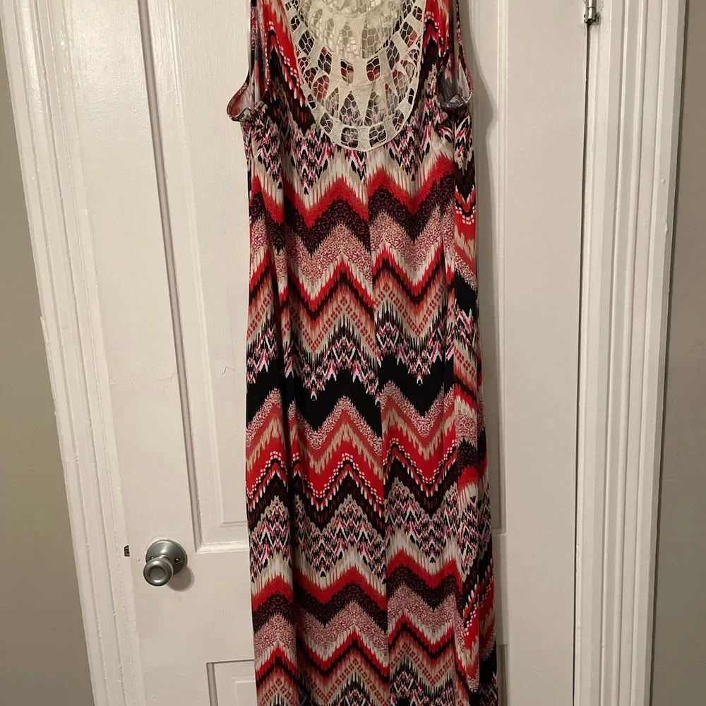 This stylish dress will help you show off your sensual side. - Picture 2 of 4